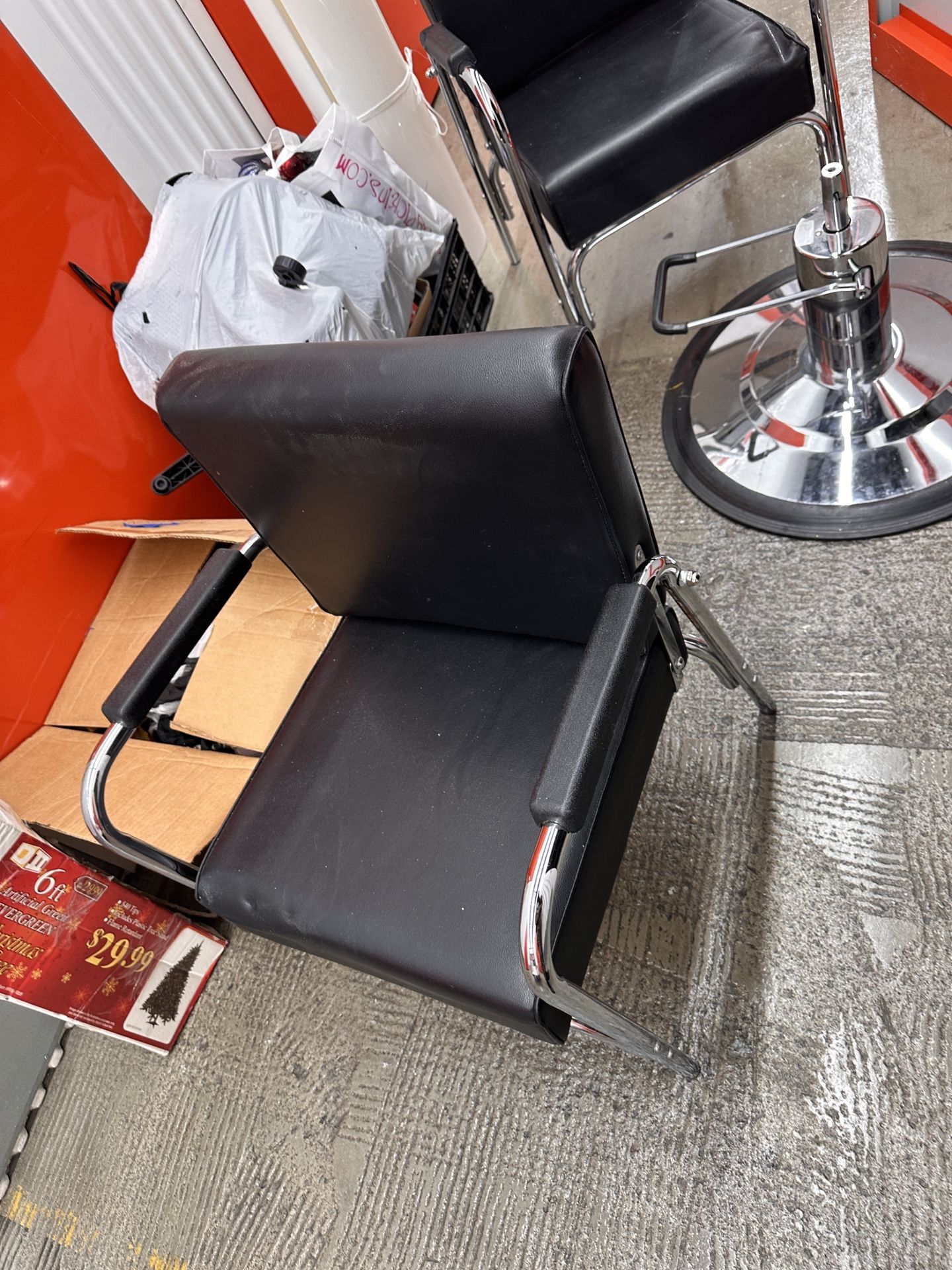 Salon Furniture LOCATED IN VALLEY STREAM - photo 3
