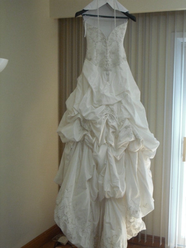 Wedding dress - photo 3
