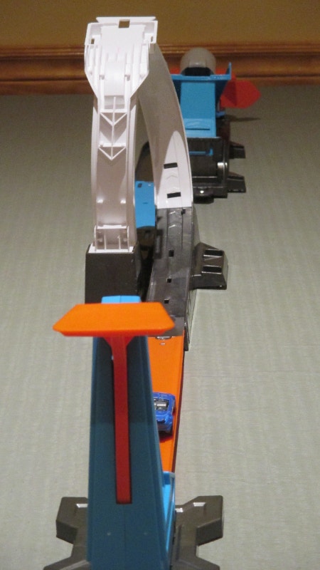 Hot wheels track loop