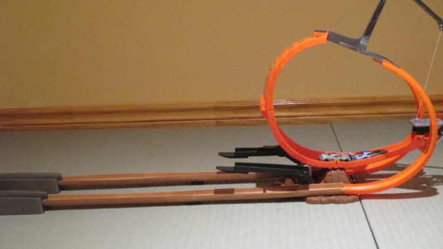Hot wheels Loop playset.