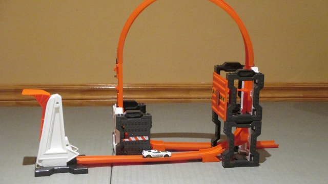 Hot wheels track set