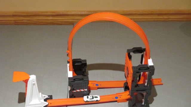 Hot wheels track set - photo 2