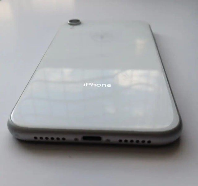 Apple iPhone XR 128 GB, White, 79% Battery Health, Unlocked - photo 2