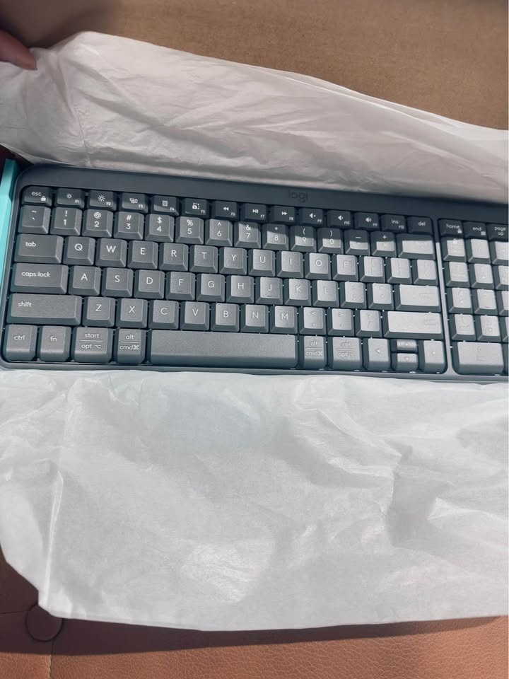 Logitech MK250 Wireless Keyboard & Mouse – Like New - photo 3