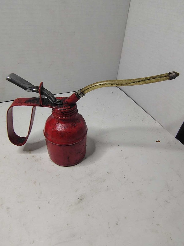 Vintage oil can
