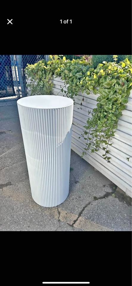 Ripple Cake plinth available for rent | Cake stand
