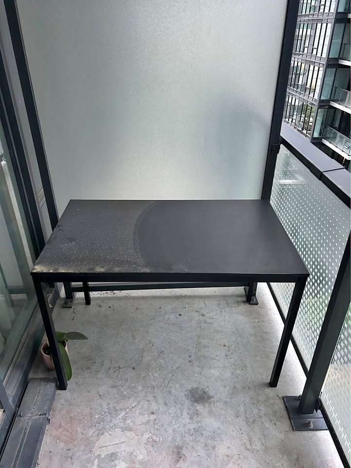Desk table