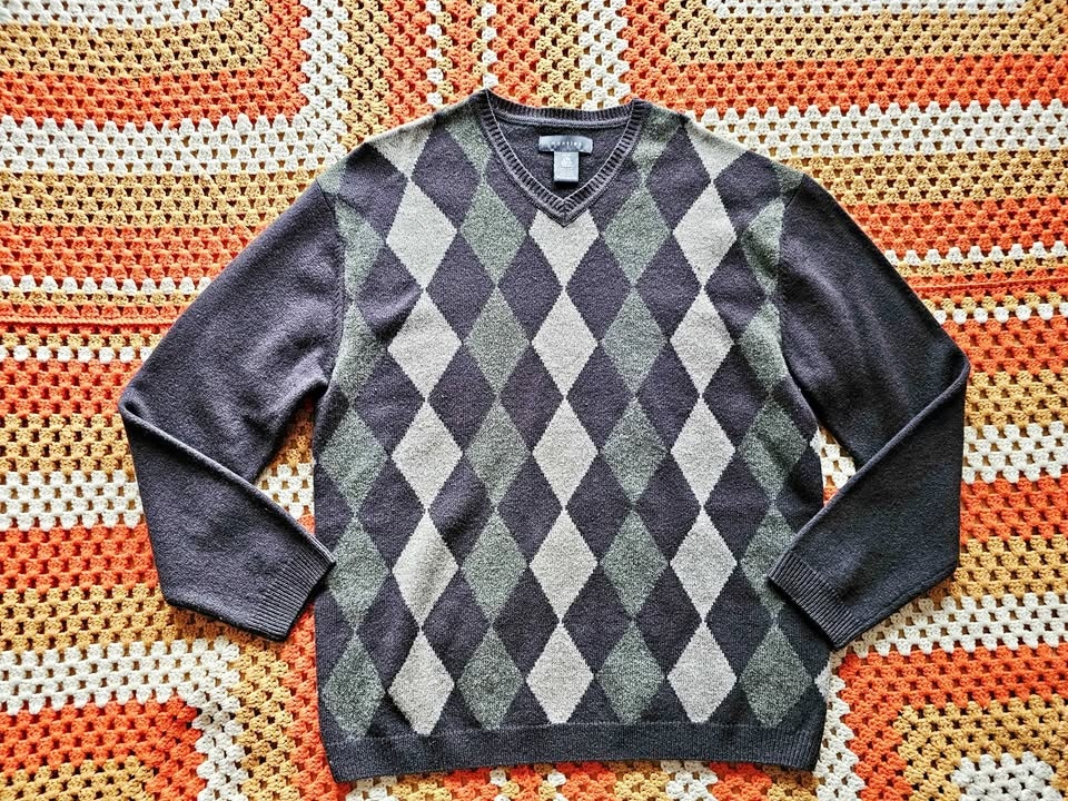 90s Virgin Wool Argyle Mens V Neck Sweater