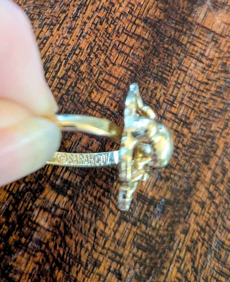 Vintage Gold-Tone Avon Filigree Ring - Size: 8 - photo 2