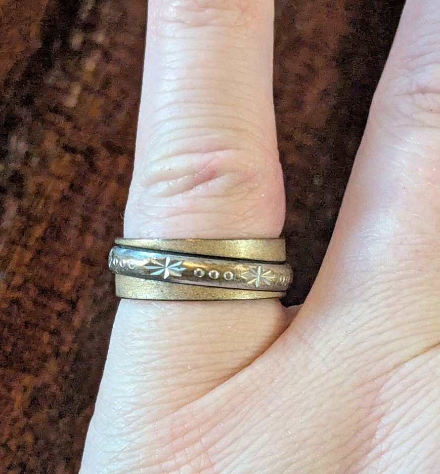 Vintage Style Meditation Ring - Gold & Silver Tones - Size: 6