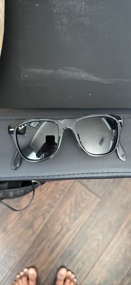 Ray-Ban Foldable Sunglasses – Original | Excellent Condition - photo 2