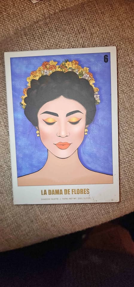 Kara beauty La dama de flores
