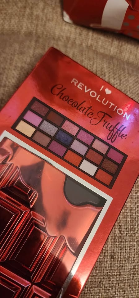 I ♡ Revolution Chocolate Truffle - photo 3