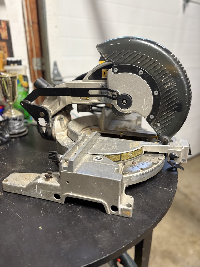 DeWalt Miter Saw 10" - photo 2