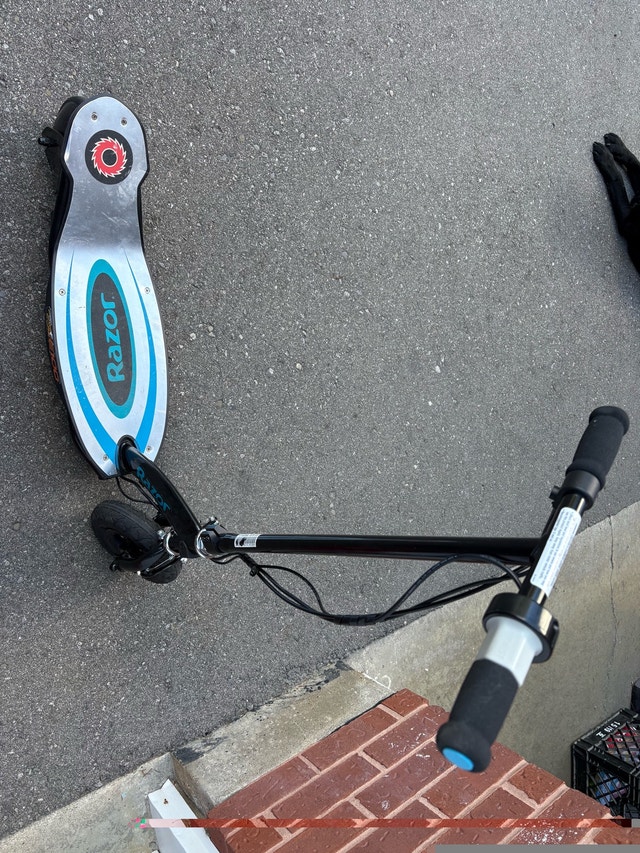 Razor E100 Electric Scooter - photo 4