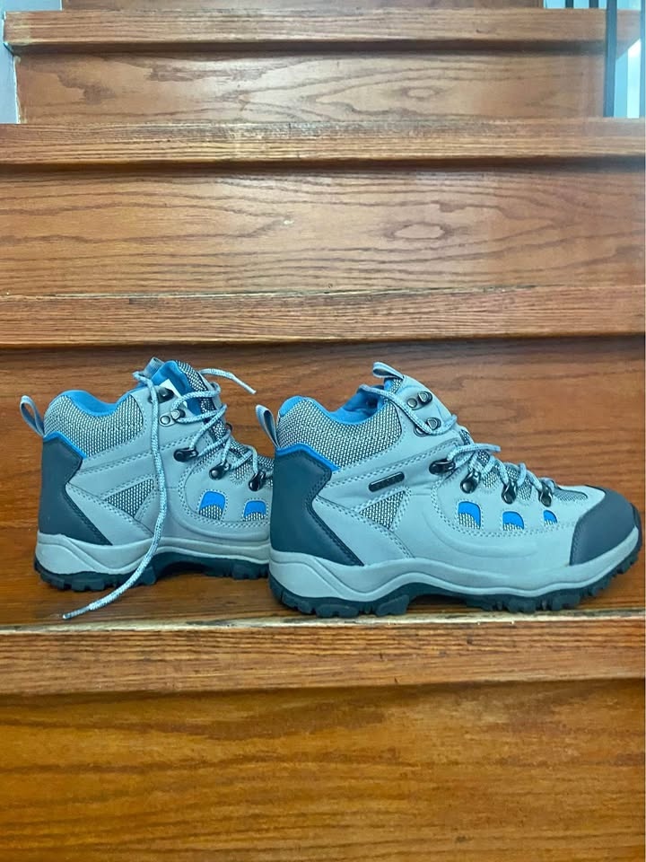 Women’s Hiking Boots, Size US 7 / EU 38