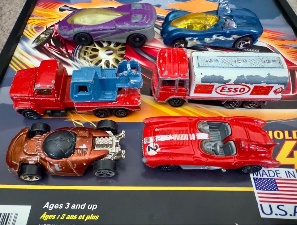 48 diecast cars in a plastic carry case - some vintage  and coll - photo 3
