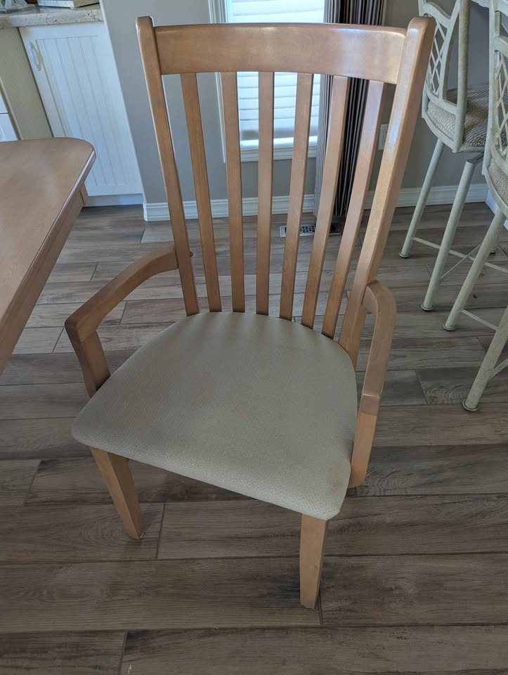 Expandable tan dining table with 6 matching chairs - photo 4