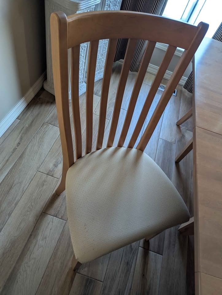 Expandable tan dining table with 6 matching chairs - photo 5