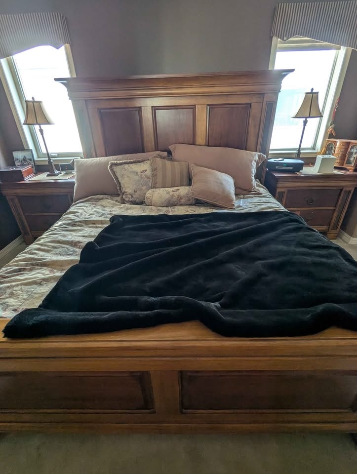 2 night stands ( 1 dresser or King bed separately) hardware rest - photo 5