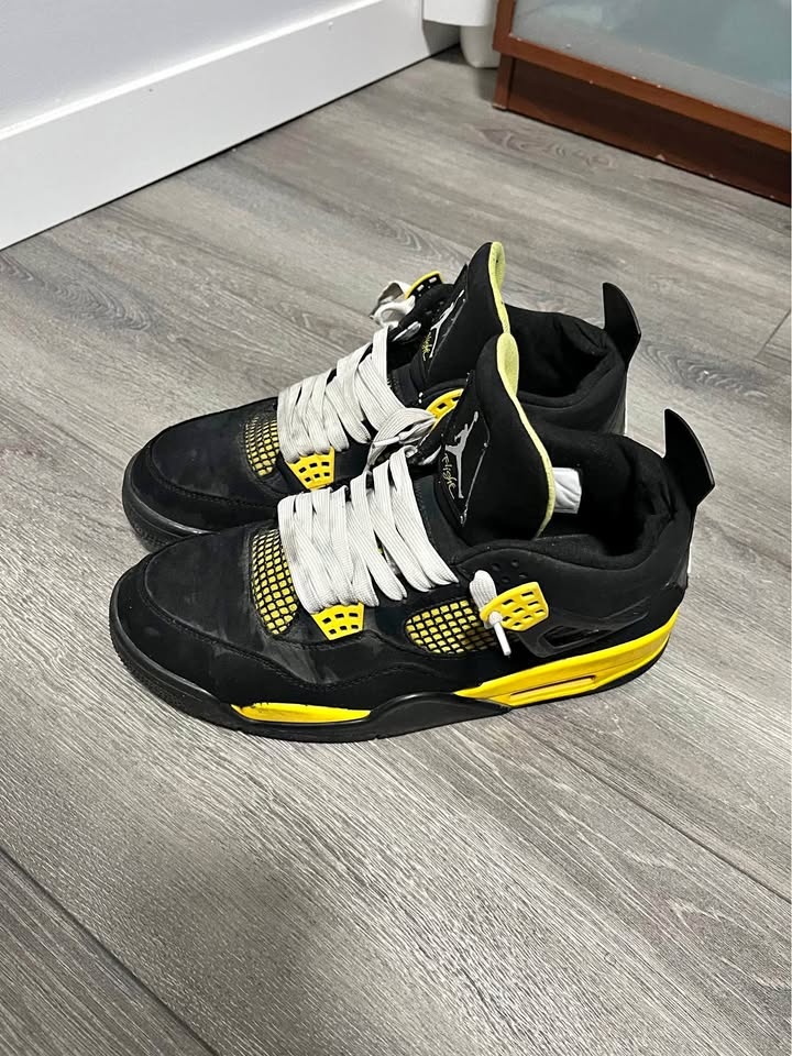 Jordan 4 Retro Thunder - Size 11