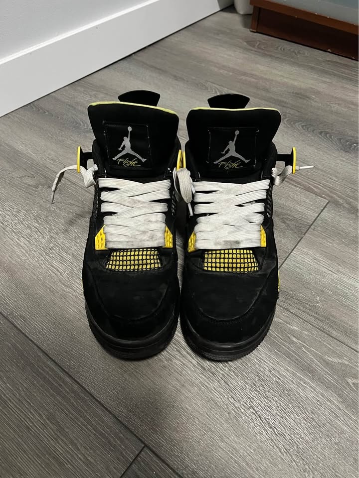 Jordan 4 Retro Thunder - Size 11 - photo 2
