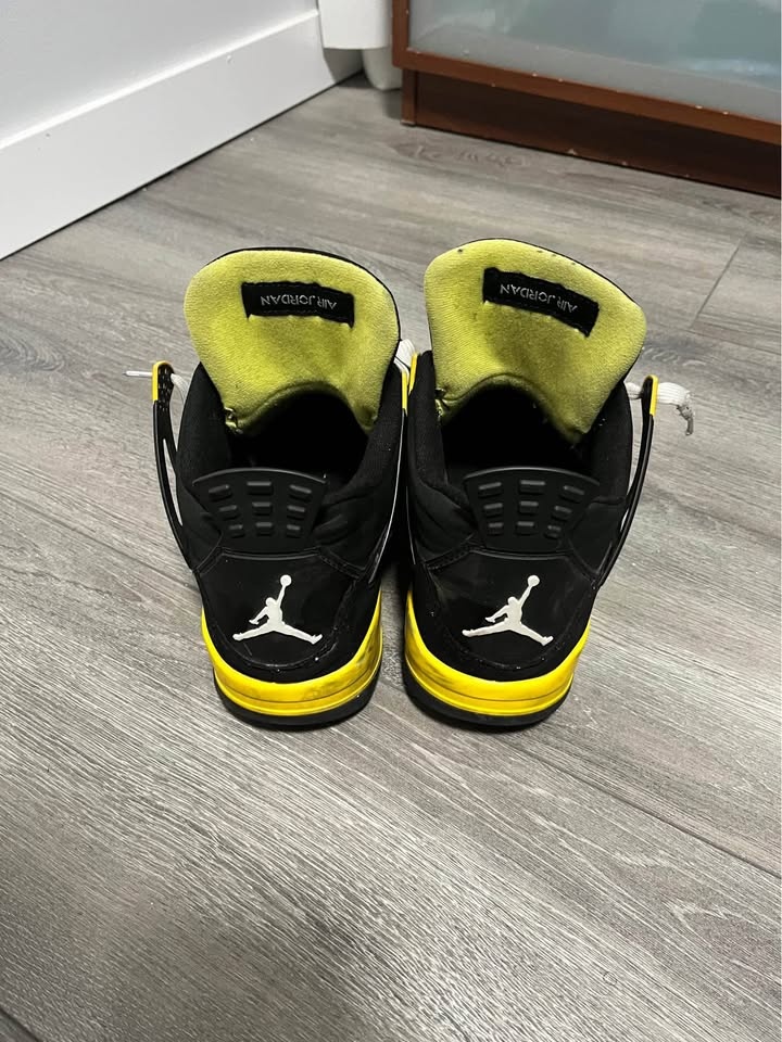 Jordan 4 Retro Thunder - Size 11 - photo 3