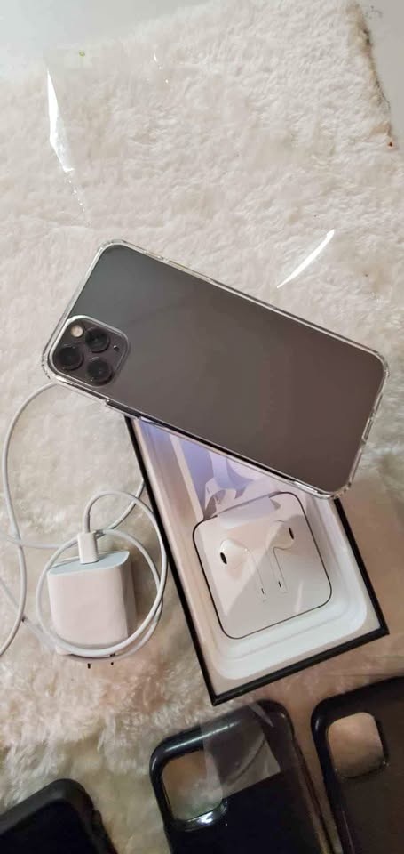 iPhone 11 Pro Max 512GB Black in Like New Condition