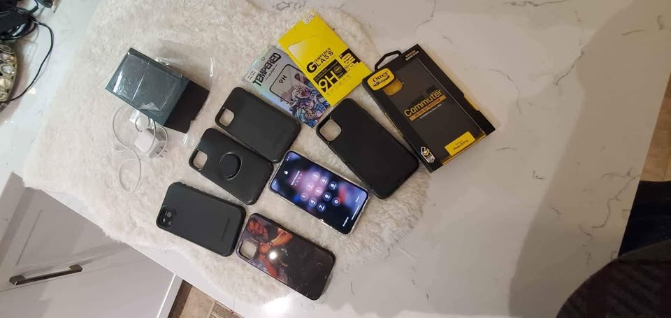 iPhone 11 Pro Max 512GB Black in Like New Condition - photo 2