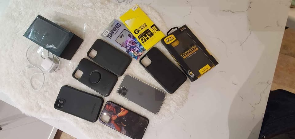 iPhone 11 Pro Max 512GB Black in Like New Condition - photo 3