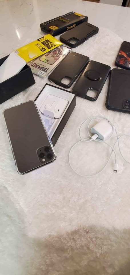 iPhone 11 Pro Max 512GB Black in Like New Condition - photo 5