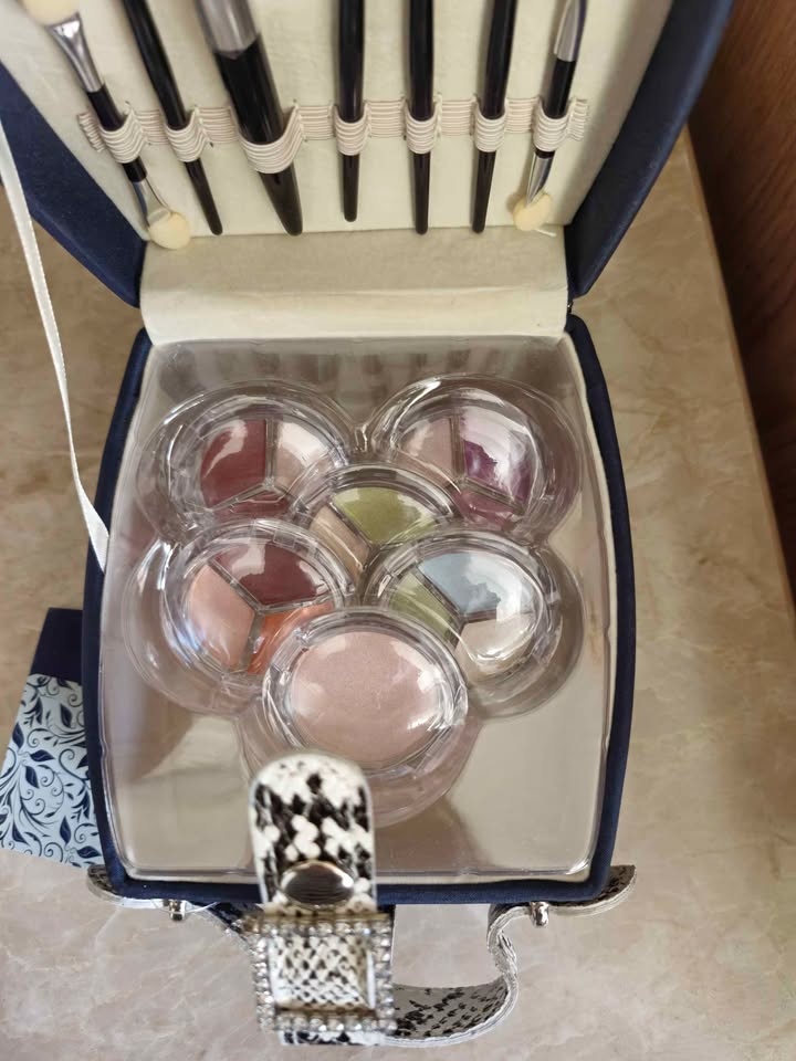 Cosmetic kit - photo 2