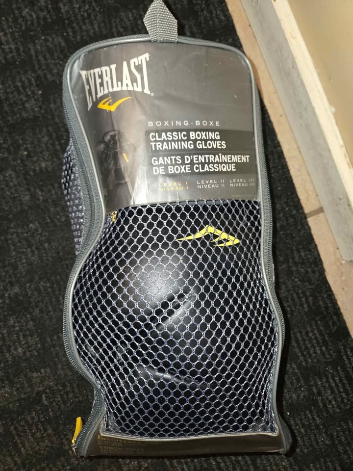 TKO freestanding punching bag and gloves - photo 2