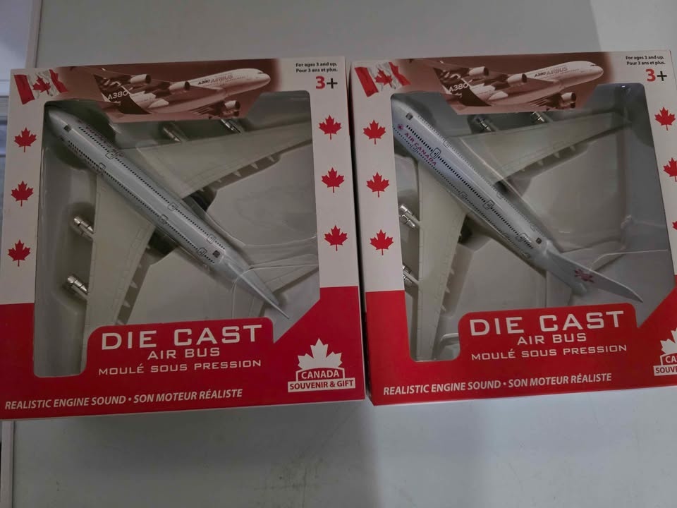 Airbus A380 Diecast 1:300 Plane per piece - photo 4