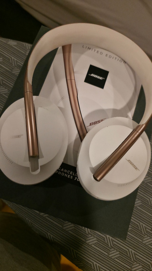 Bose Noise Cancelling Headphones 700, Limited edition Soapstone - photo 2