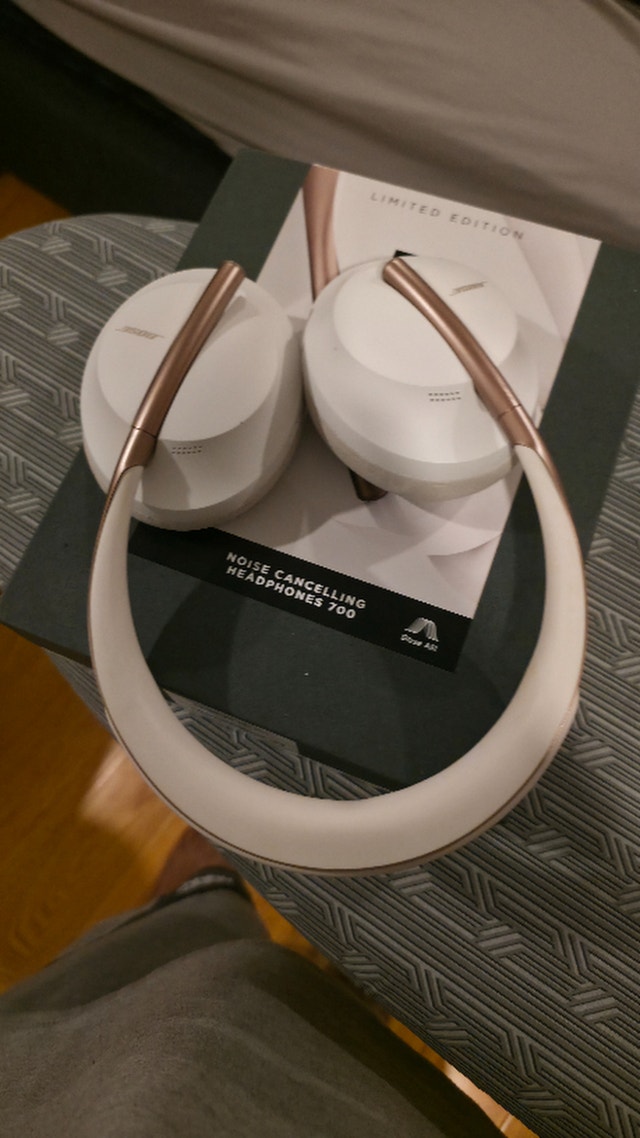Bose Noise Cancelling Headphones 700, Limited edition Soapstone - photo 4