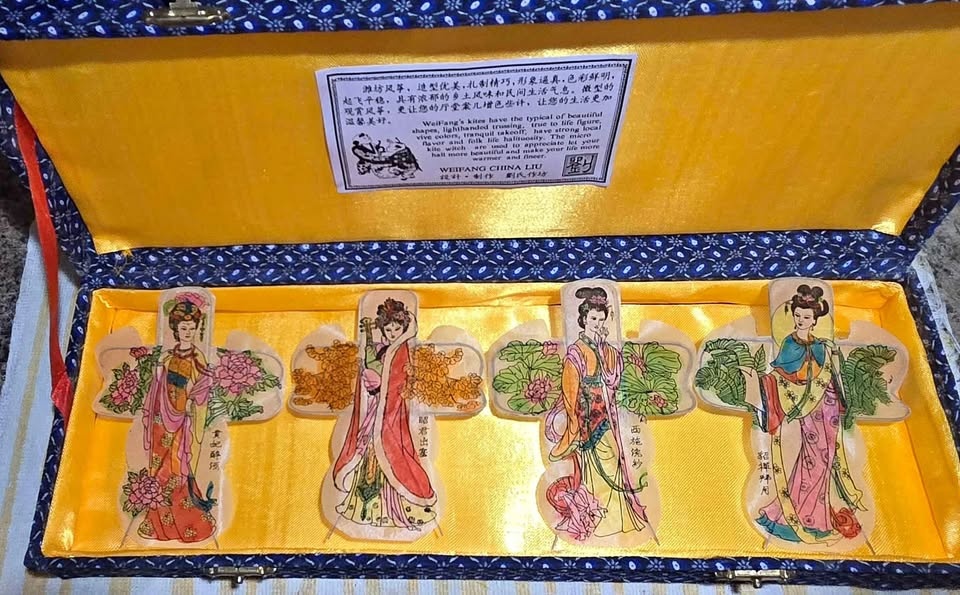 Weifang China Lui 4 Micro Kites of Ladies in Original Box