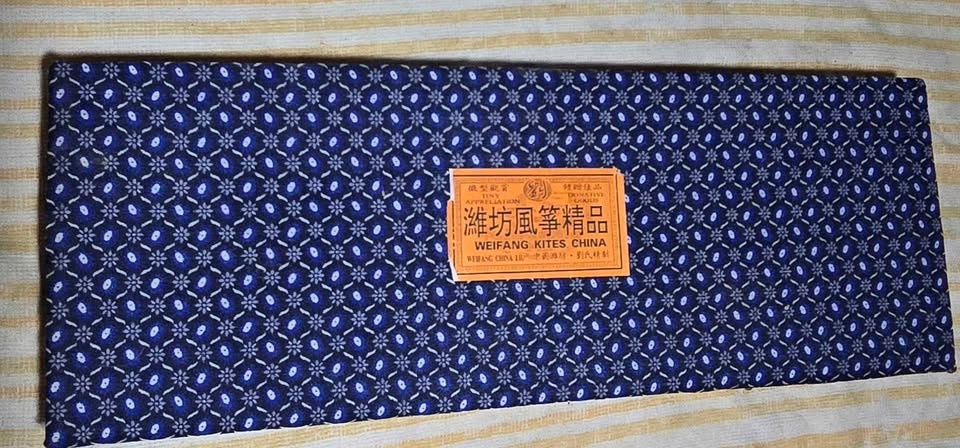 Weifang China Lui 4 Micro Kites of Ladies in Original Box - photo 2