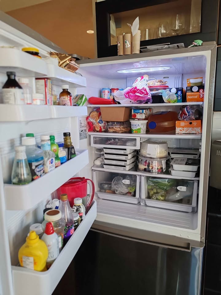 Samsung Fridge works great (price negotiable) - photo 2