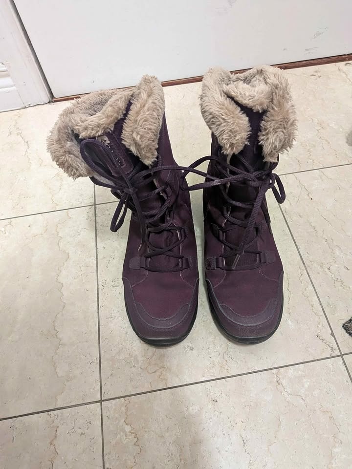 Columbia Women’s Winter Boots – Size 9 (EUR 40)