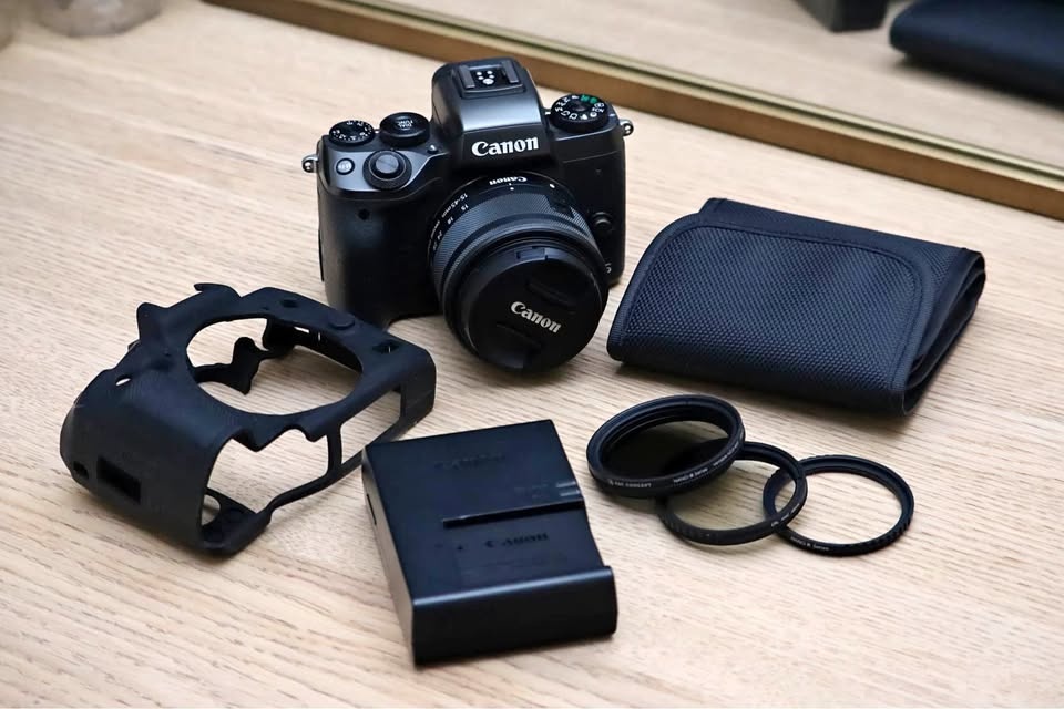 📸 Canon M5 w/ 15-45mm Lens + Extras - Great Condition - $500
