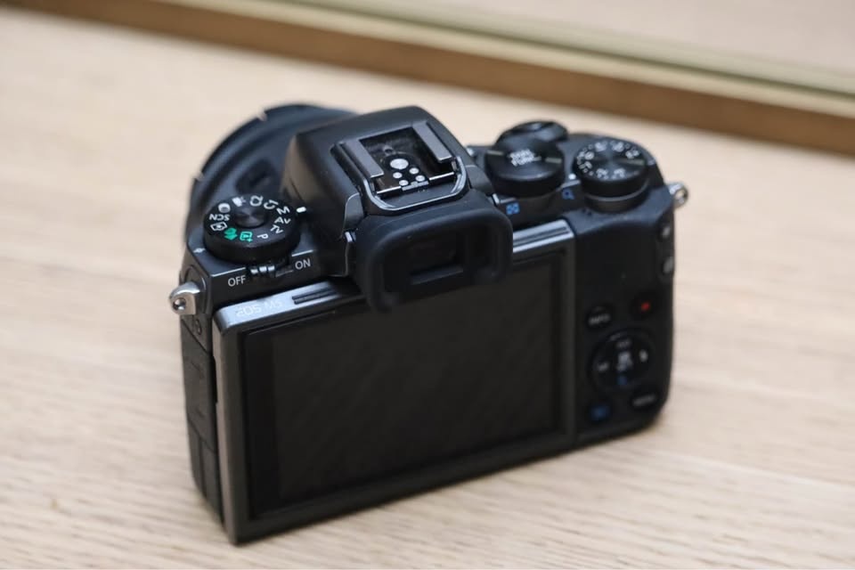 📸 Canon M5 w/ 15-45mm Lens + Extras - Great Condition - $500 - photo 3