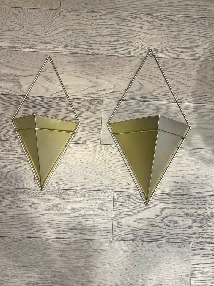 Gold diamond plant holders