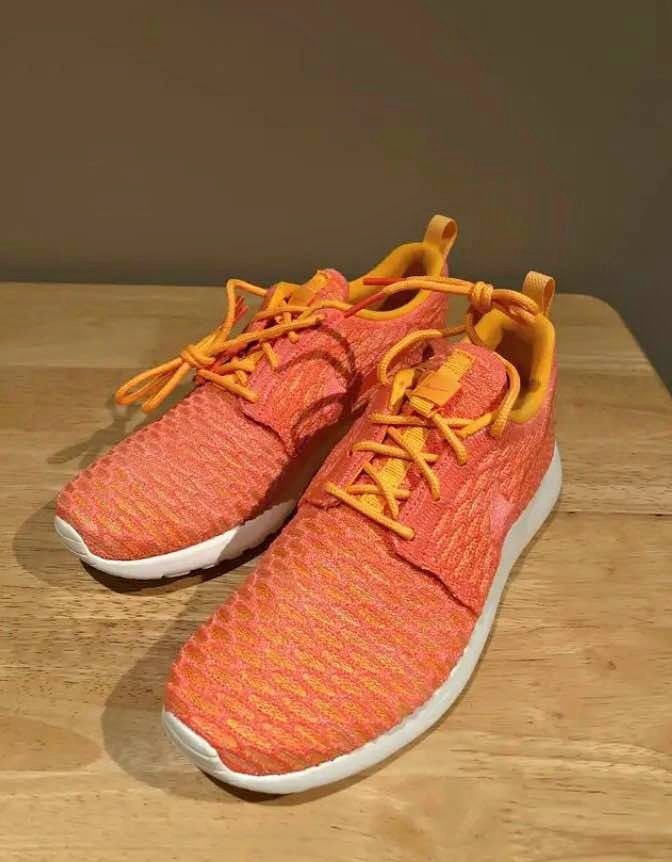 Brand new women’s Roshe One Flyknit running shoes