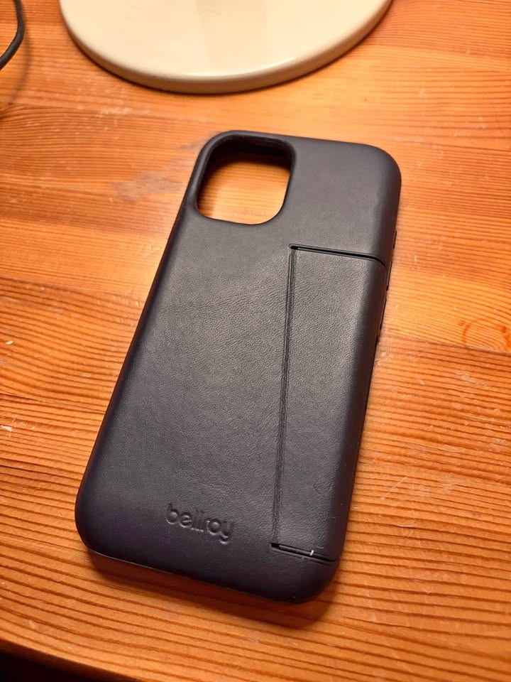 Bellroy iPhone 17 case - 3 card case
