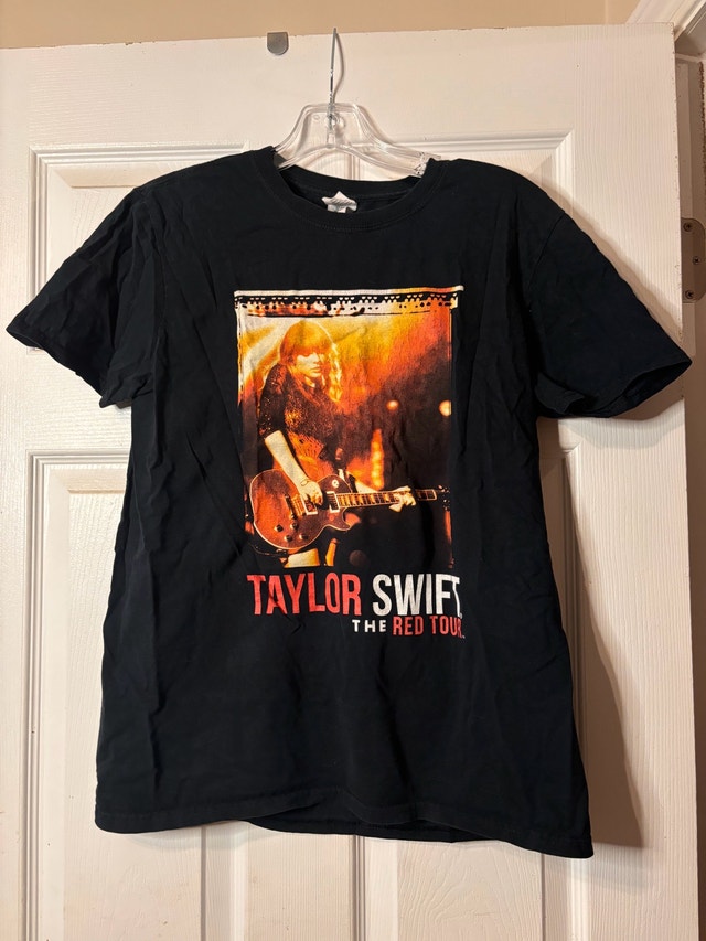 Taylor Swift “The Red Tour” Graphic T-Shirt – 100% Cotton