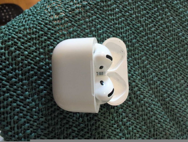 Apple AirPods 4 - photo 2