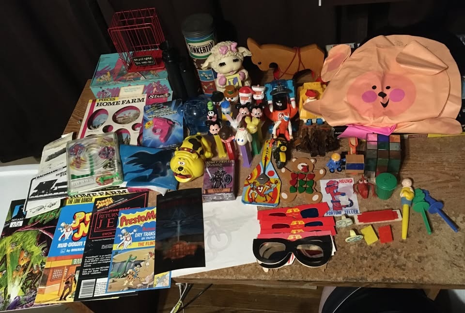 HUGE LOT OF VINTAGE TOYS TINKERTOYS LIL PLAYMATES PEZ FULL LIST