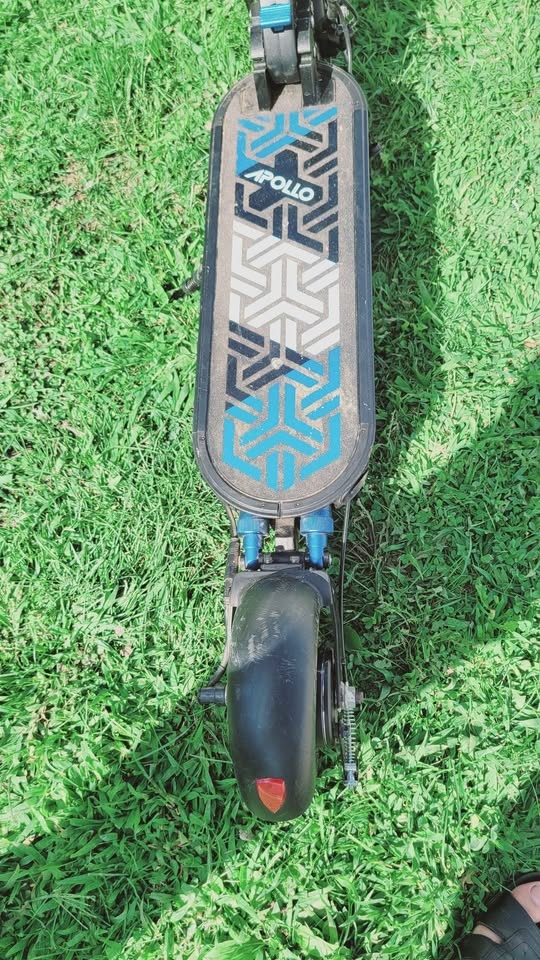 Apollo city electric scooter for sale , must go - photo 2
