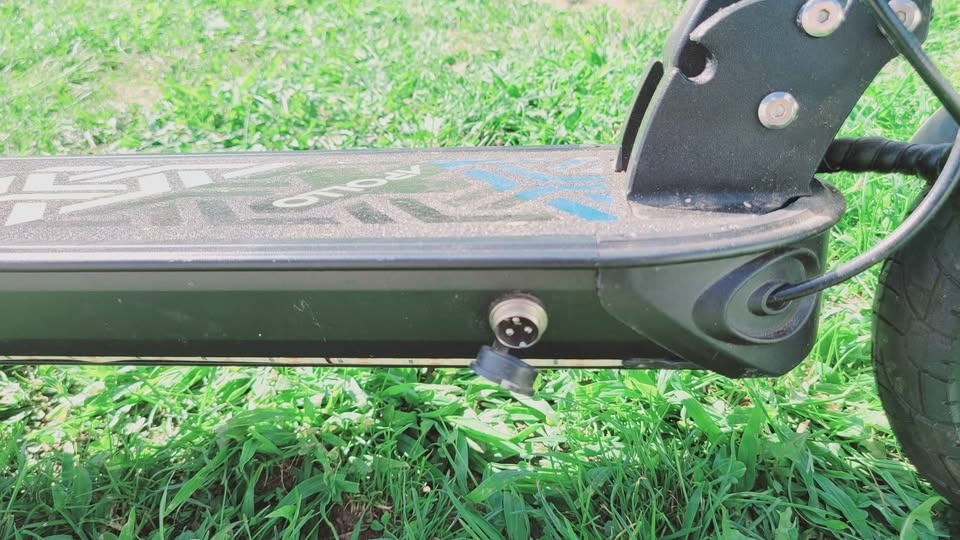 Apollo city electric scooter for sale , must go - photo 3